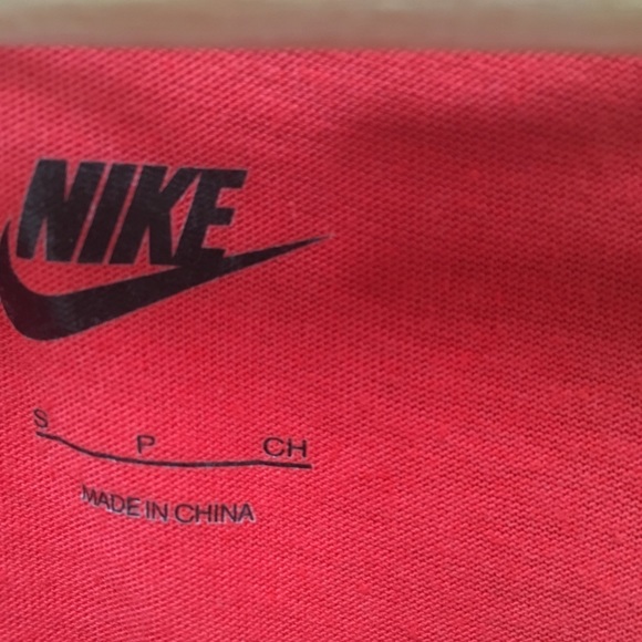 Nike sleeveless top. - Picture 5 of 5